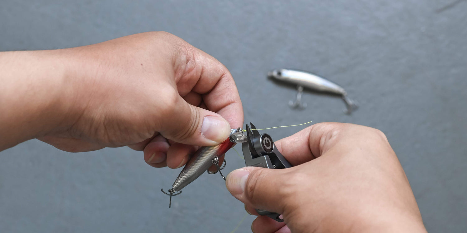 Fly Fishing Game Elevation: GOMEXUS SharkBite Nippers & Retractor Combo