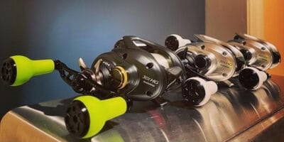 method of placing the power knob on the spinning reel 13