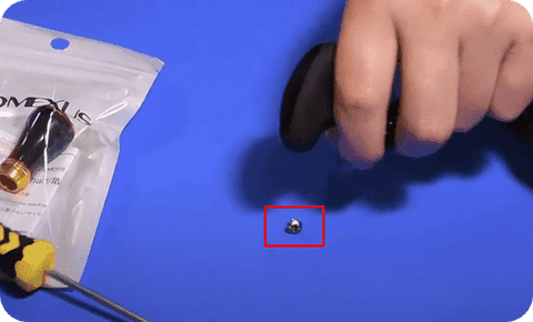 Method of placing the power knob on the spinning reel 5 Step Number 1: Remove the Original Power Knob