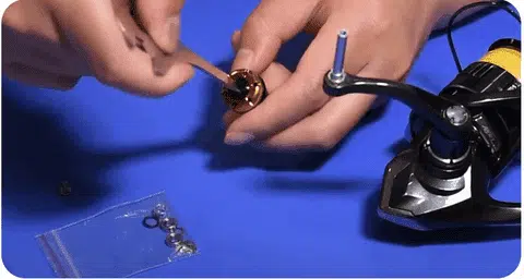 Method of placing the power knob on the spinning reel 7 Step Number 2: Install the Gomexus Power Knob