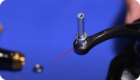 Method of placing the power knob on the spinning reel 9 Step Number 2: Install the Gomexus Power Knob