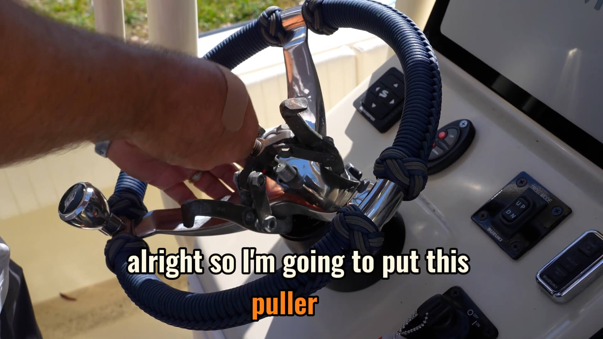 Boat steering wheel installation - Using marine steering wheel puller tool to safely detach stuck wheel from helm shaft